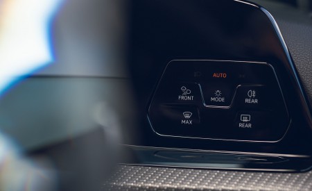 2021 Volkswagen Golf R-Line (UK-Spec) Interior Detail Wallpapers 450x275 (66)
