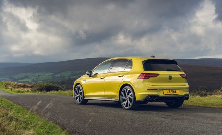 2021 Volkswagen Golf R-Line (UK-Spec) Rear Three-Quarter Wallpapers 450x275 (30)