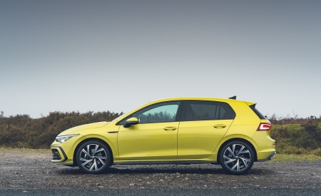 2021 Volkswagen Golf R-Line (UK-Spec) Side Wallpapers 450x275 (39)