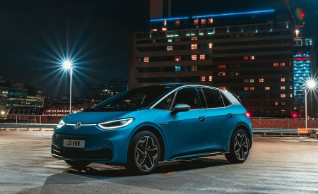 2021 Volkswagen ID.3 1st Edition (UK-Spec) Front Three-Quarter Wallpapers 450x275 (6)