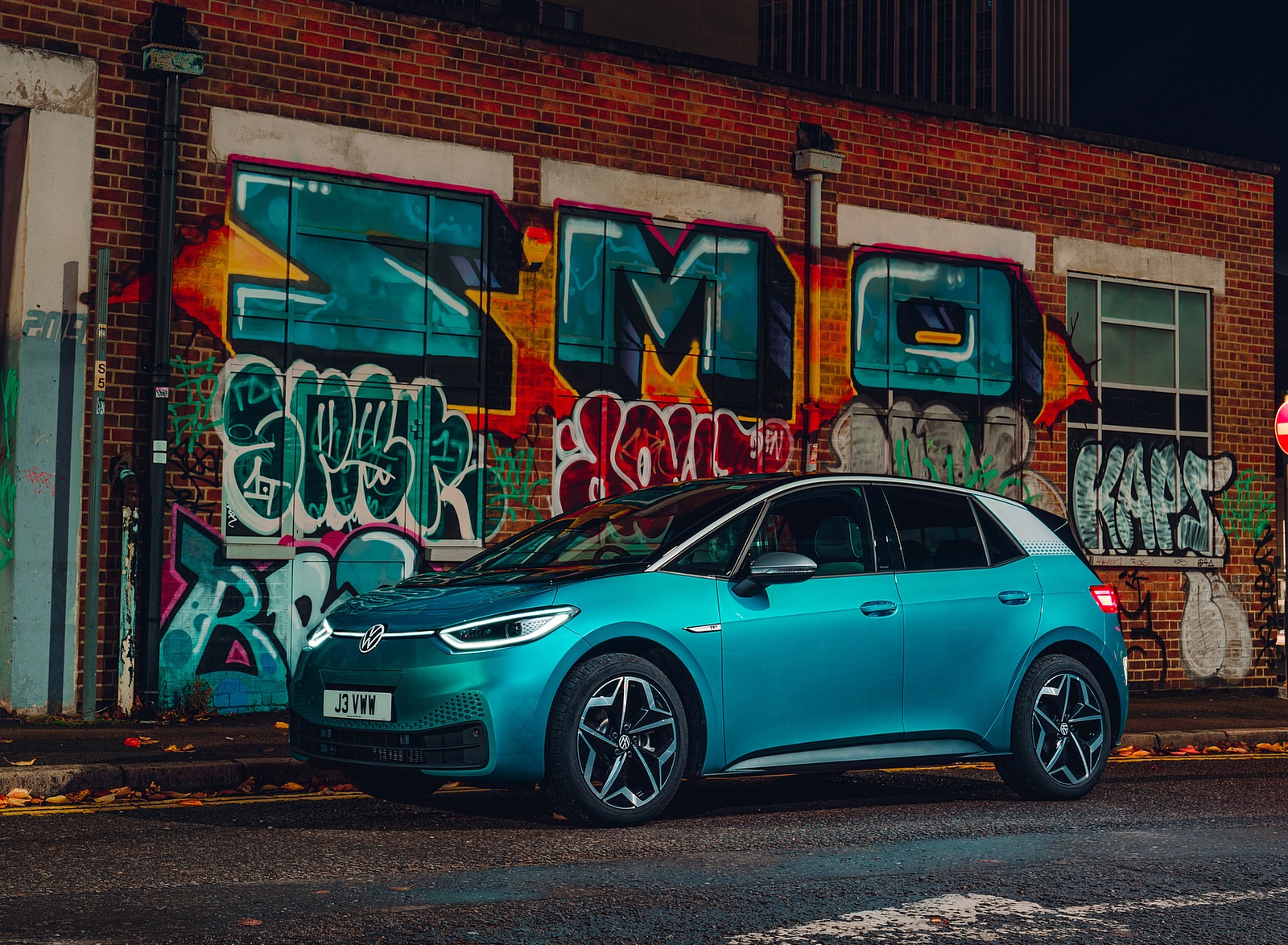 2021 Volkswagen ID.3 1st Edition (UK-Spec) Front Three-Quarter Wallpapers (1)