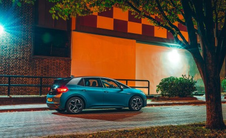 2021 Volkswagen ID.3 1st Edition (UK-Spec) Rear Three-Quarter Wallpapers 450x275 (9)