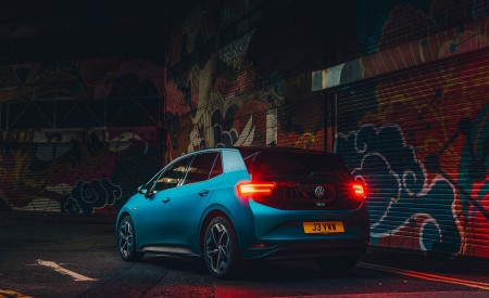 2021 Volkswagen ID.3 1st Edition (UK-Spec) Rear Three-Quarter Wallpapers 450x275 (15)