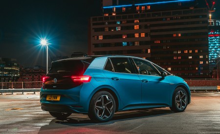 2021 Volkswagen ID.3 1st Edition (UK-Spec) Rear Three-Quarter Wallpapers 450x275 (10)