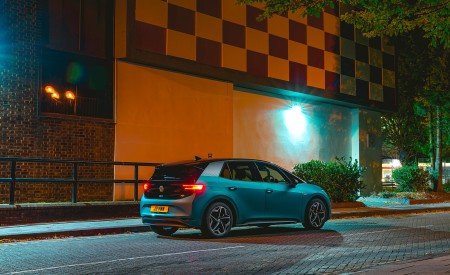 2021 Volkswagen ID.3 1st Edition (UK-Spec) Rear Three-Quarter Wallpapers 450x275 (11)