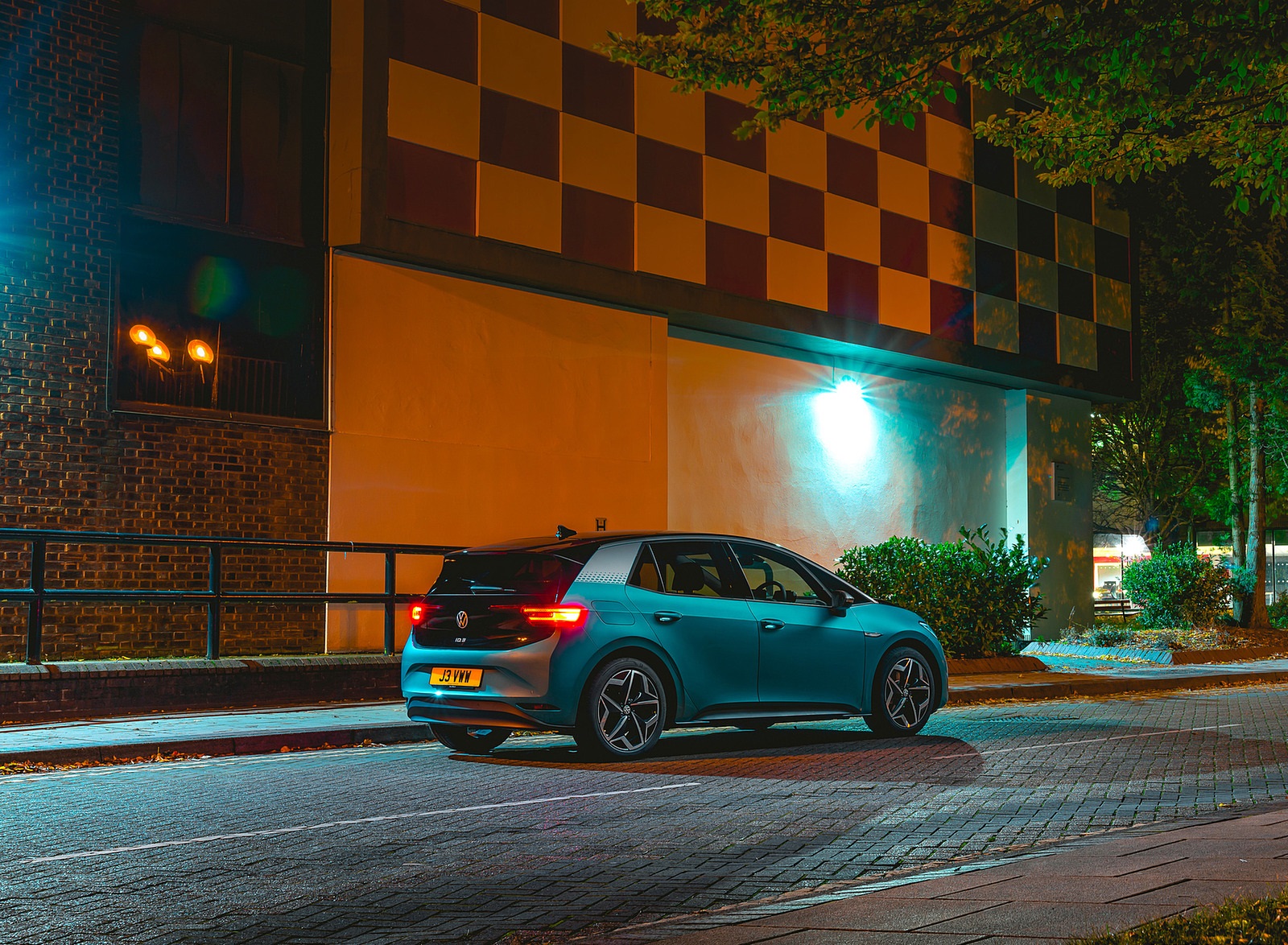 2021 Volkswagen ID.3 1st Edition (UK-Spec) Rear Three-Quarter Wallpapers (11)