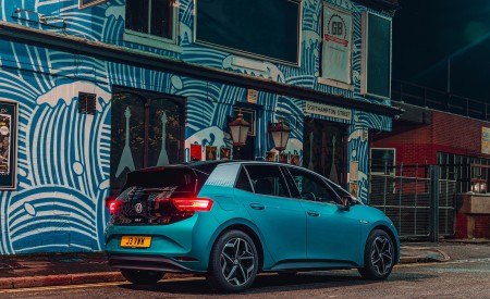 2021 Volkswagen ID.3 1st Edition (UK-Spec) Rear Three-Quarter Wallpapers 450x275 (4)