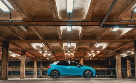 2021 Volkswagen ID.3 1st Edition (UK-Spec) Side Wallpapers 450x275 (19)