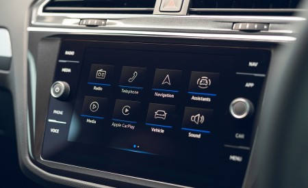 2021 Volkswagen Tiguan Life (UK-Spec) Central Console Wallpapers 450x275 (64)