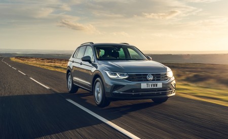 2021 Volkswagen Tiguan Life (UK-Spec) Front Three-Quarter Wallpapers 450x275 (6)