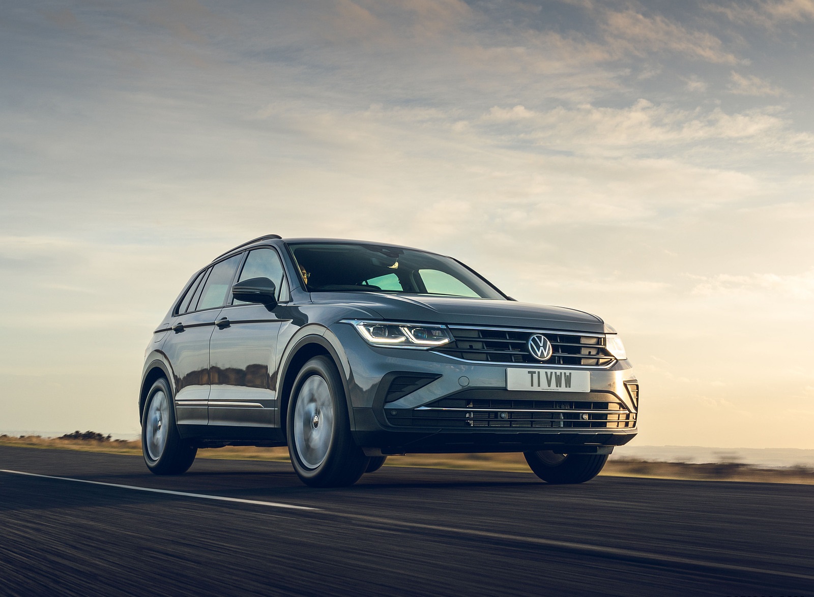 2021 Volkswagen Tiguan Life (UK-Spec) Front Three-Quarter Wallpapers (13)