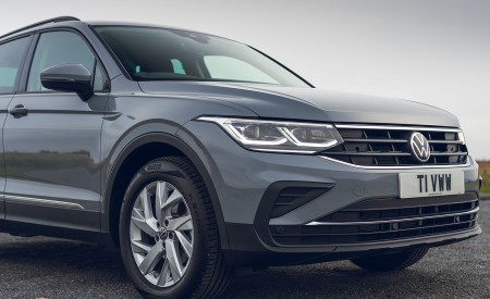 2021 Volkswagen Tiguan Life (UK-Spec) Front Wallpapers 450x275 (26)