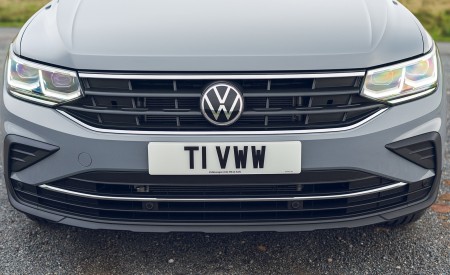 2021 Volkswagen Tiguan Life (UK-Spec) Front Wallpapers 450x275 (27)