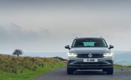 2021 Volkswagen Tiguan Life (UK-Spec) Front Wallpapers  450x275 (22)