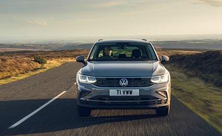 2021 Volkswagen Tiguan Life (UK-Spec) Front Wallpapers 450x275 (9)