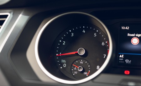 2021 Volkswagen Tiguan Life (UK-Spec) Instrument Cluster Wallpapers 450x275 (62)