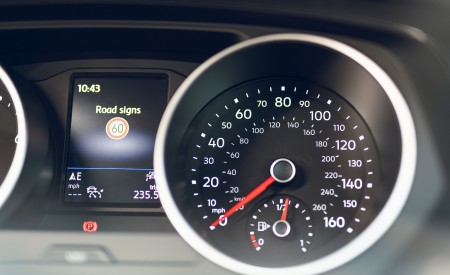 2021 Volkswagen Tiguan Life (UK-Spec) Instrument Cluster Wallpapers 450x275 (61)
