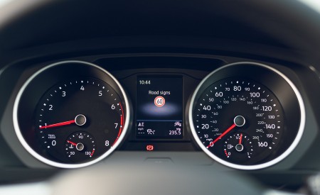 2021 Volkswagen Tiguan Life (UK-Spec) Instrument Cluster Wallpapers 450x275 (60)