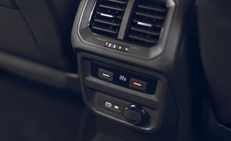 2021 Volkswagen Tiguan Life (UK-Spec) Interior Detail Wallpapers 450x275 (79)