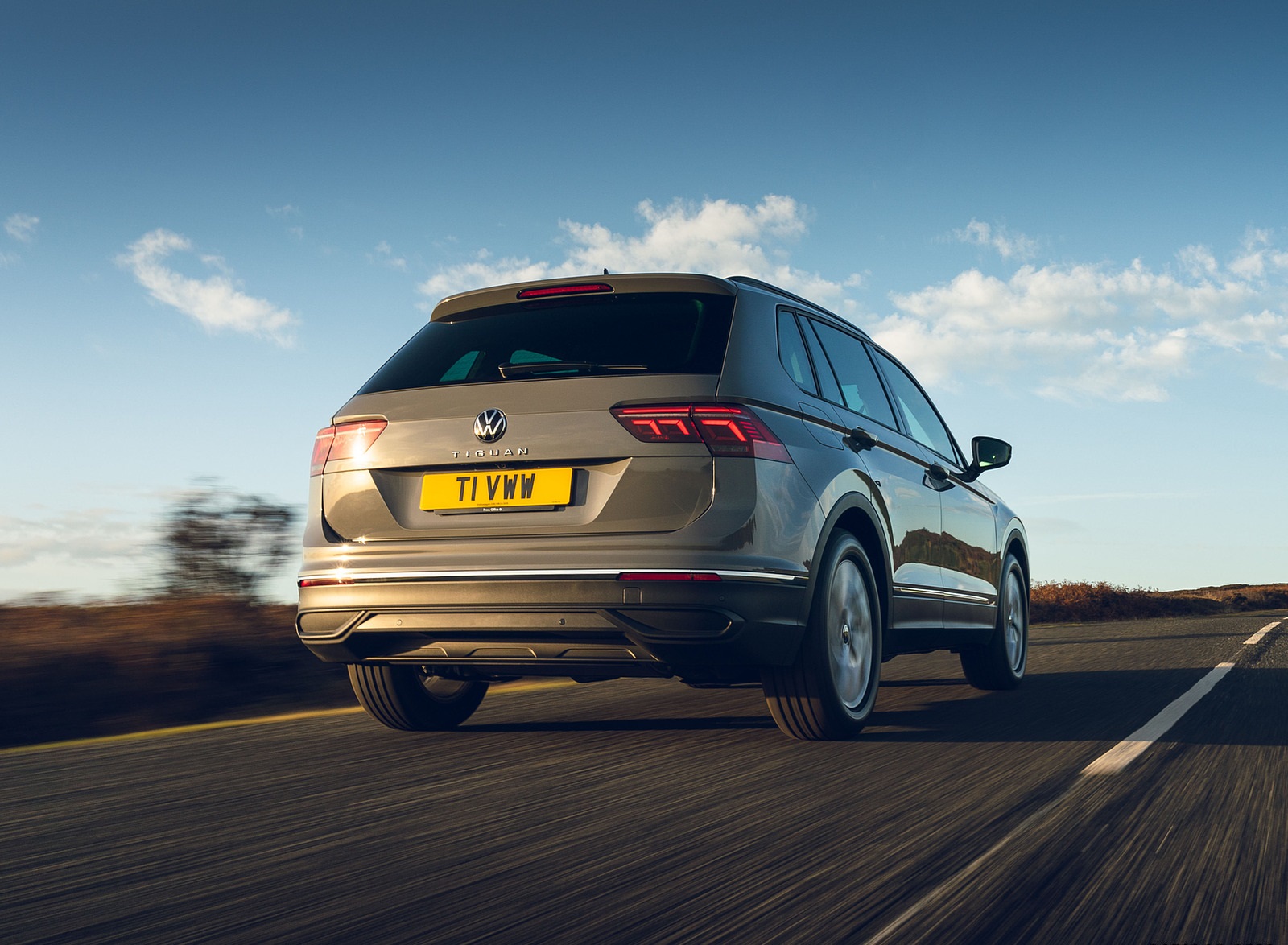 2021 Volkswagen Tiguan Life (UK-Spec) Rear Wallpapers  (14)