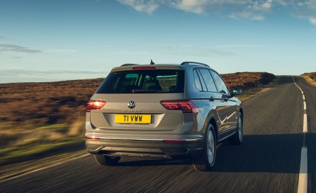 2021 Volkswagen Tiguan Life (UK-Spec) Rear Wallpapers  450x275 (15)