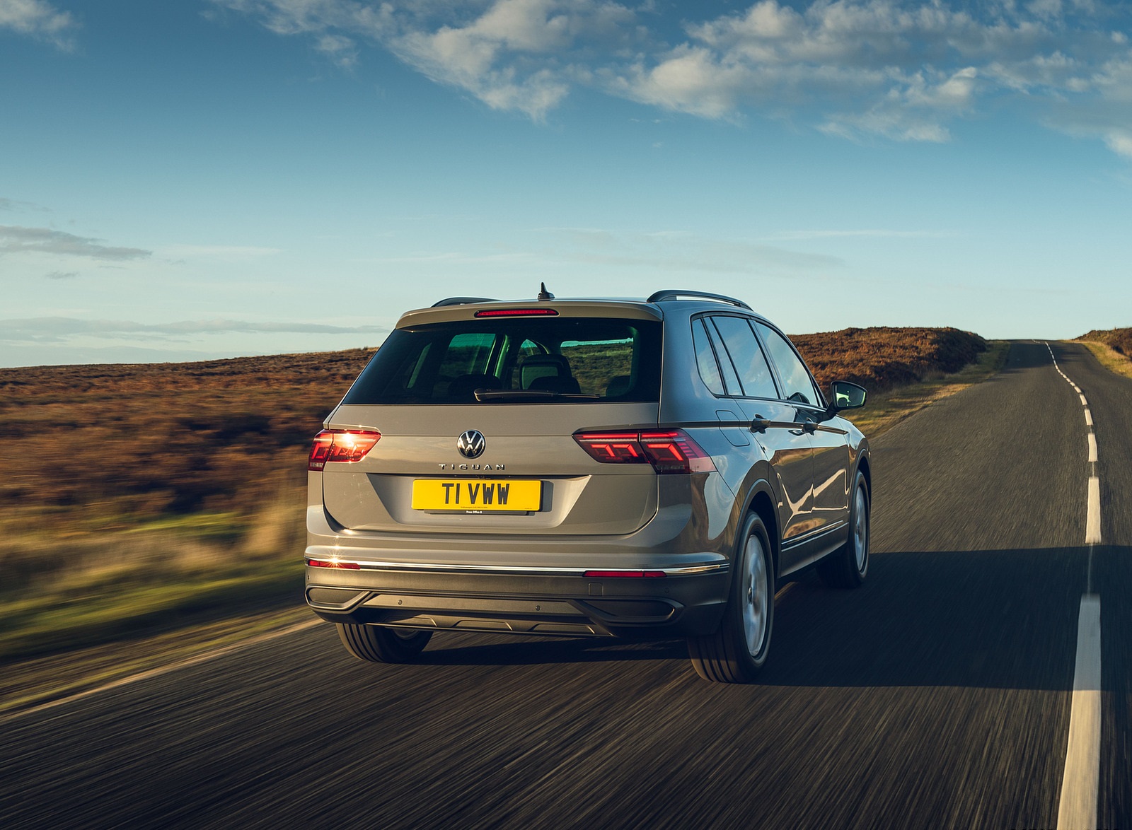 2021 Volkswagen Tiguan Life (UK-Spec) Rear Wallpapers  (15)