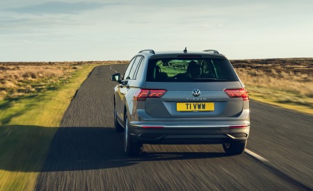 2021 Volkswagen Tiguan Life (UK-Spec) Rear Wallpapers  450x275 (17)