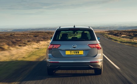 2021 Volkswagen Tiguan Life (UK-Spec) Rear Wallpapers 450x275 (11)