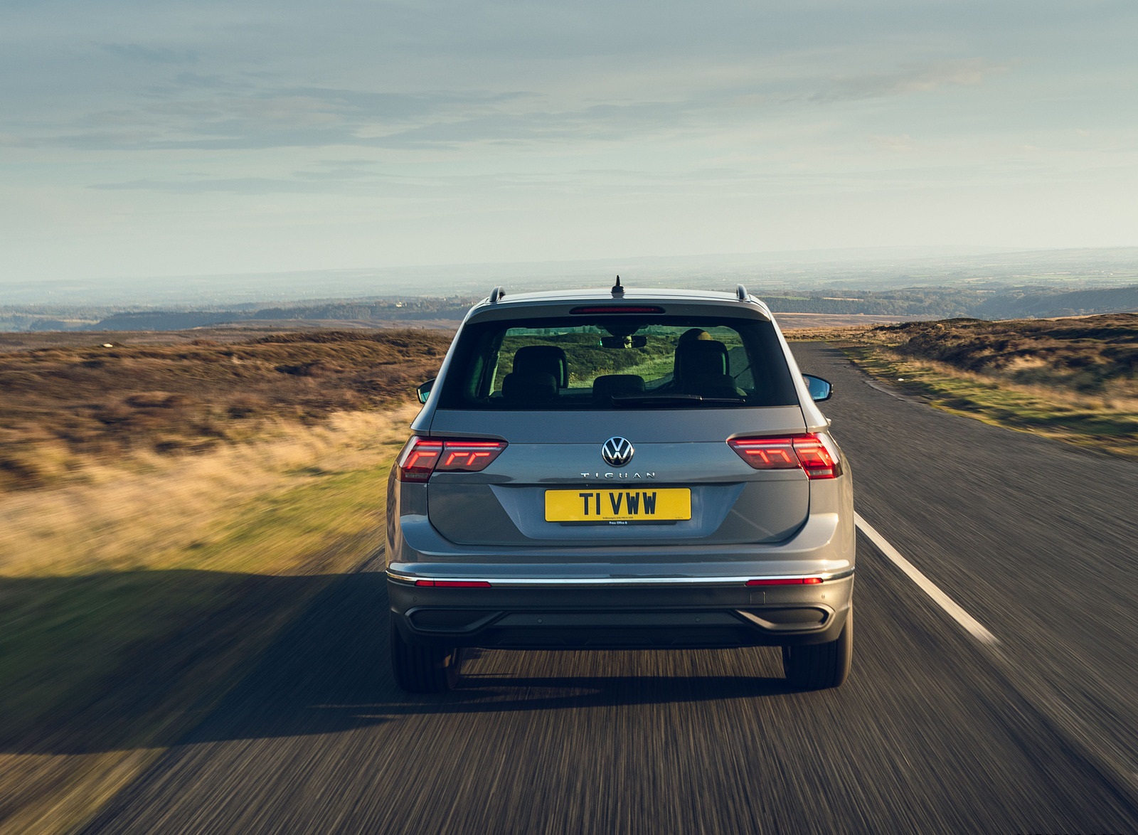 2021 Volkswagen Tiguan Life (UK-Spec) Rear Wallpapers (11)