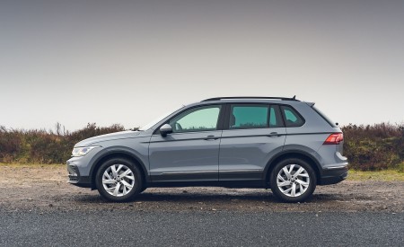 2021 Volkswagen Tiguan Life (UK-Spec) Side Wallpapers 450x275 (25)
