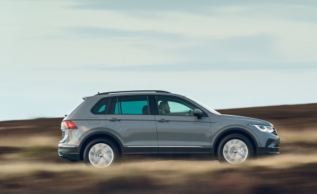 2021 Volkswagen Tiguan Life (UK-Spec) Side Wallpapers 450x275 (12)