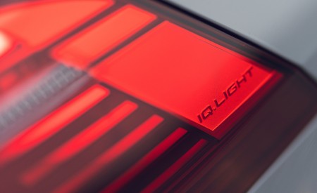 2021 Volkswagen Tiguan Life (UK-Spec) Tail Light Wallpapers 450x275 (44)