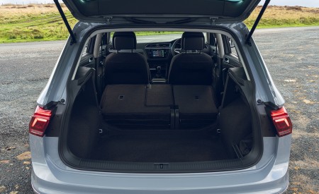 2021 Volkswagen Tiguan Life (UK-Spec) Trunk Wallpapers 450x275 (82)