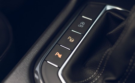 2021 Volkswagen Tiguan R-Line (UK-Spec) Central Console Wallpapers 450x275 (99)