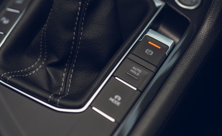 2021 Volkswagen Tiguan R-Line (UK-Spec) Central Console Wallpapers 450x275 (98)