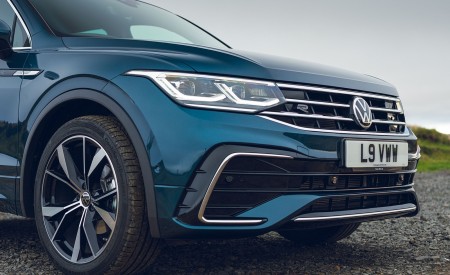 2021 Volkswagen Tiguan R-Line (UK-Spec) Detail Wallpapers  450x275 (49)