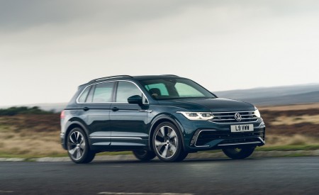 2021 Volkswagen Tiguan R-Line (UK-Spec) Front Three-Quarter Wallpapers  450x275 (3)