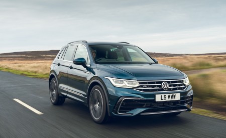 2021 Volkswagen Tiguan R-Line (UK-Spec) Front Three-Quarter Wallpapers 450x275 (16)