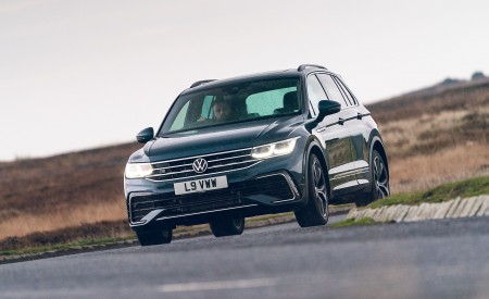 2021 Volkswagen Tiguan R-Line (UK-Spec) Front Wallpapers 450x275 (26)