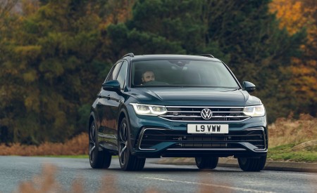 2021 Volkswagen Tiguan R-Line (UK-Spec) Front Wallpapers 450x275 (8)