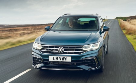 2021 Volkswagen Tiguan R-Line (UK-Spec) Front Wallpapers  450x275 (28)