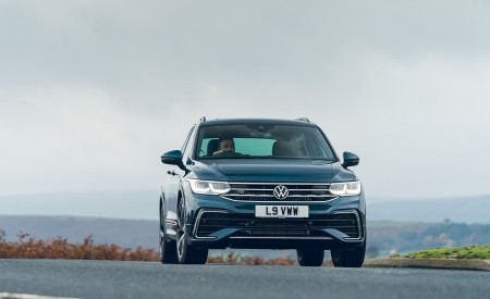 2021 Volkswagen Tiguan R-Line (UK-Spec) Front Wallpapers 450x275 (19)