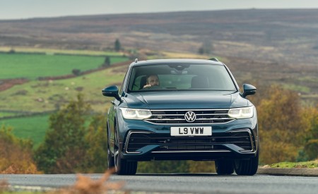 2021 Volkswagen Tiguan R-Line (UK-Spec) Front Wallpapers 450x275 (21)
