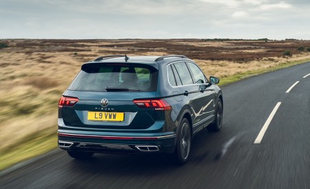 2021 Volkswagen Tiguan R-Line (UK-Spec) Rear Wallpapers  450x275 (31)