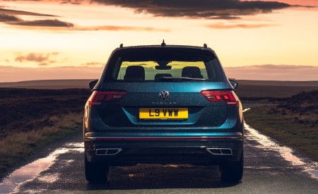 2021 Volkswagen Tiguan R-Line (UK-Spec) Rear Wallpapers 450x275 (48)