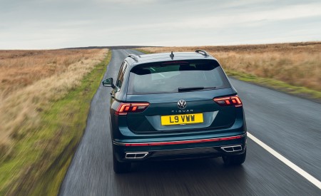 2021 Volkswagen Tiguan R-Line (UK-Spec) Rear Wallpapers 450x275 (33)
