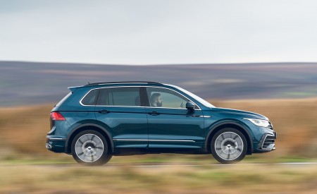 2021 Volkswagen Tiguan R-Line (UK-Spec) Side Wallpapers 450x275 (22)