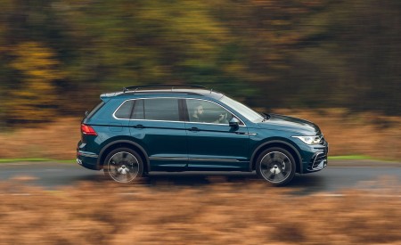 2021 Volkswagen Tiguan R-Line (UK-Spec) Side Wallpapers 450x275 (12)