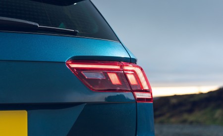 2021 Volkswagen Tiguan R-Line (UK-Spec) Tail Light Wallpapers 450x275 (70)