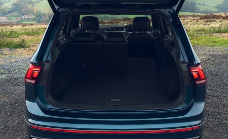 2021 Volkswagen Tiguan R-Line (UK-Spec) Trunk Wallpapers 450x275 (111)